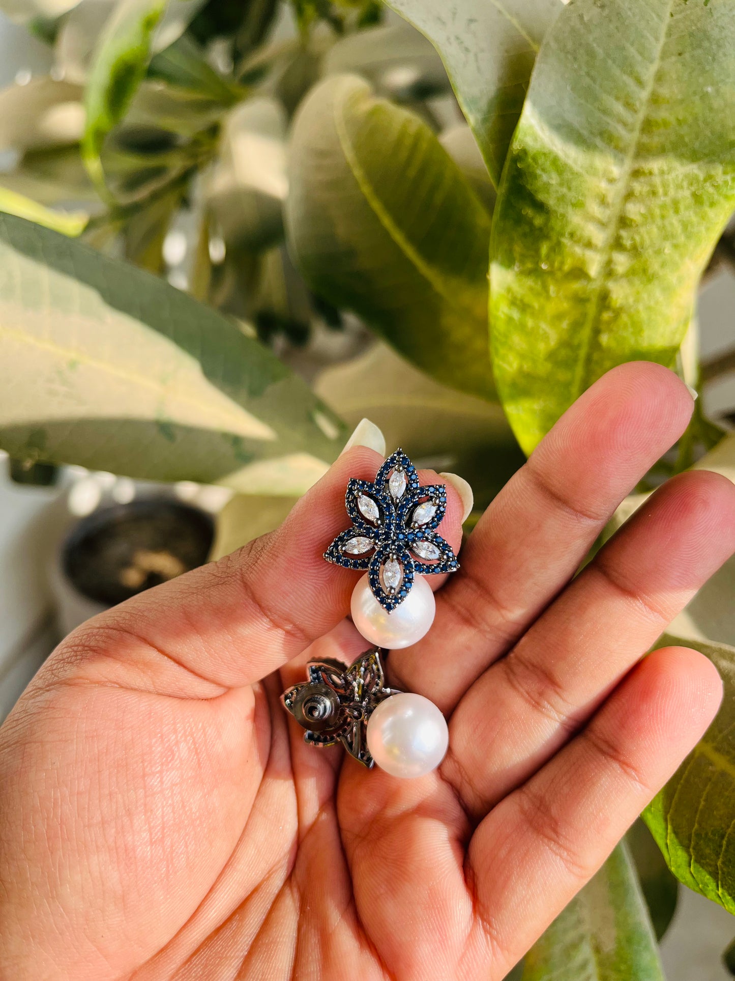 Pointed Shaped Flower with Pearl Drop