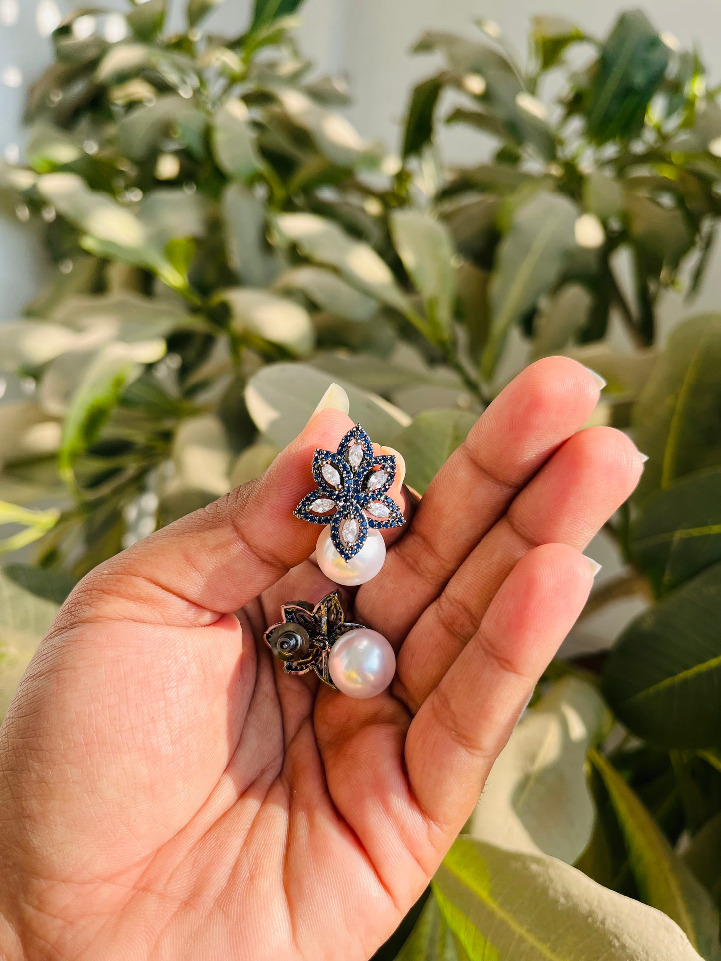Pointed Shaped Flower with Pearl Drop