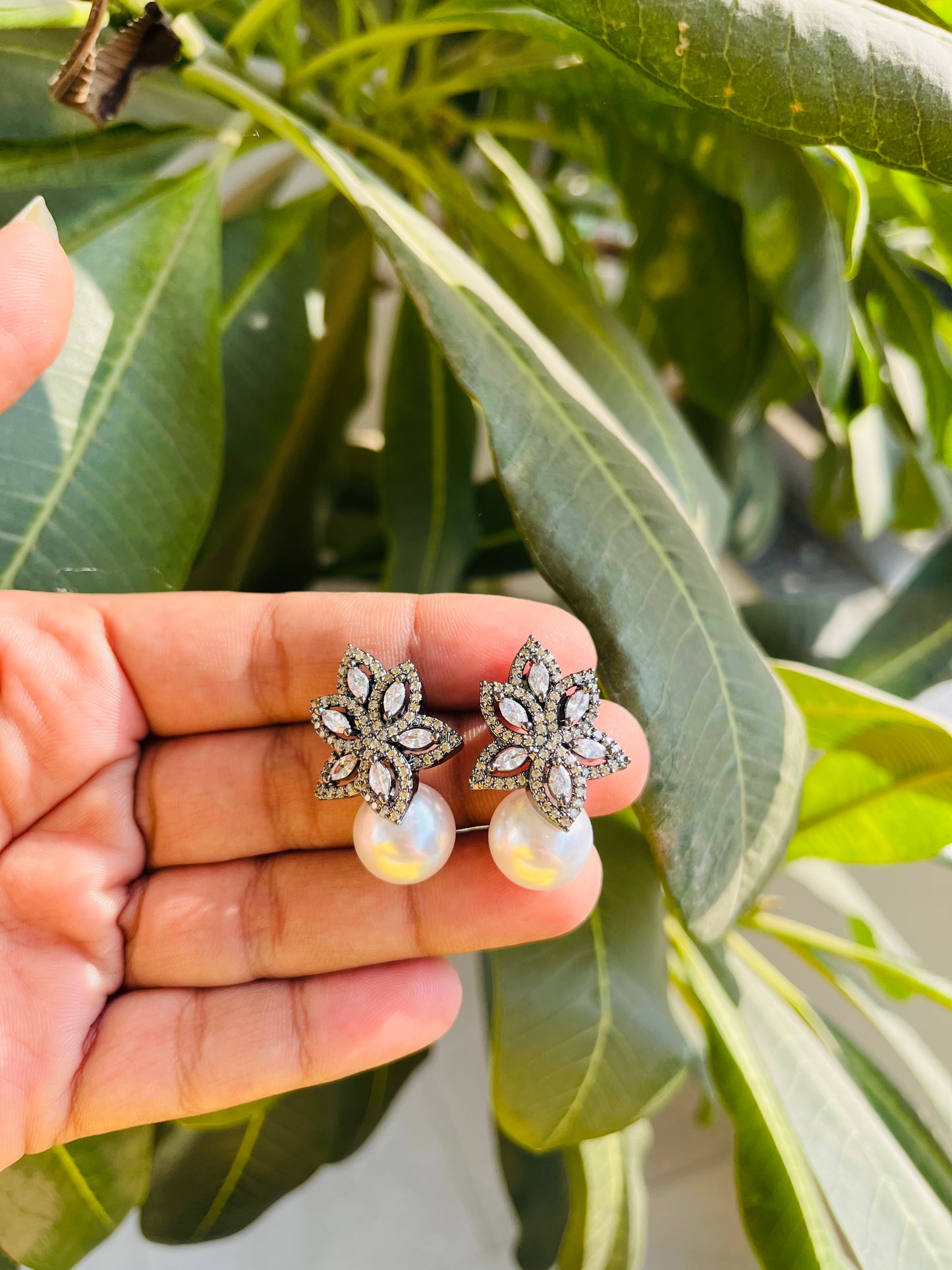 Pointed Shaped Flower with Pearl Drop