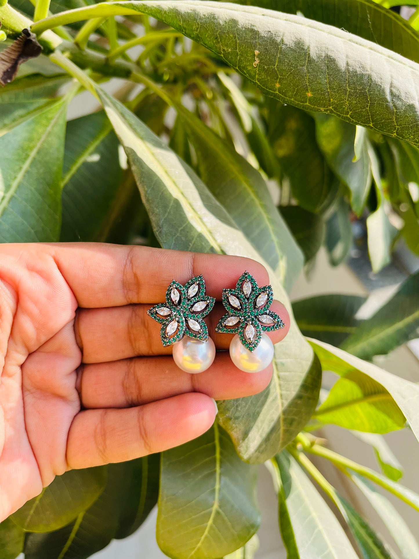 Pointed Shaped Flower with Pearl Drop