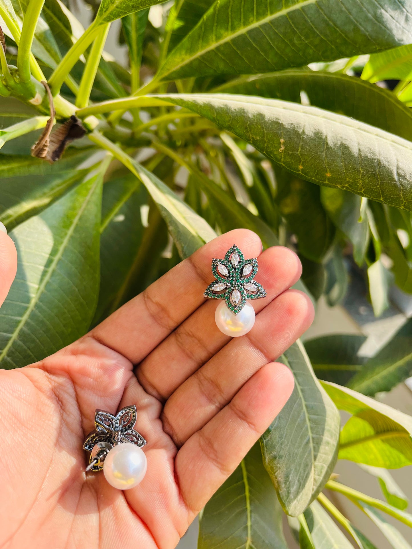 Pointed Shaped Flower with Pearl Drop