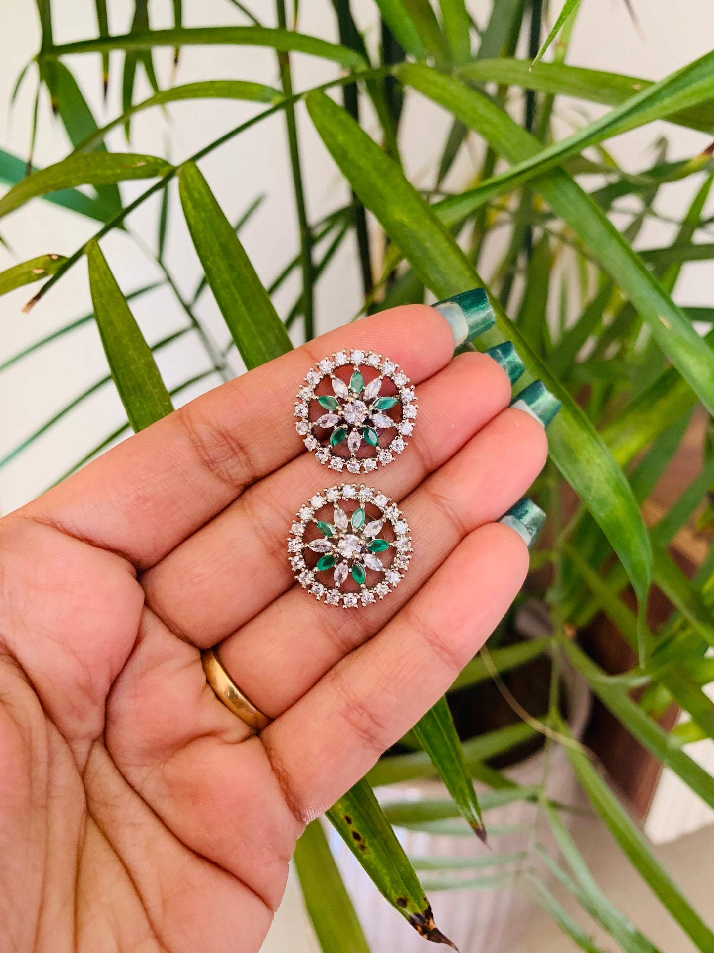 Small Flower Round AD Stud