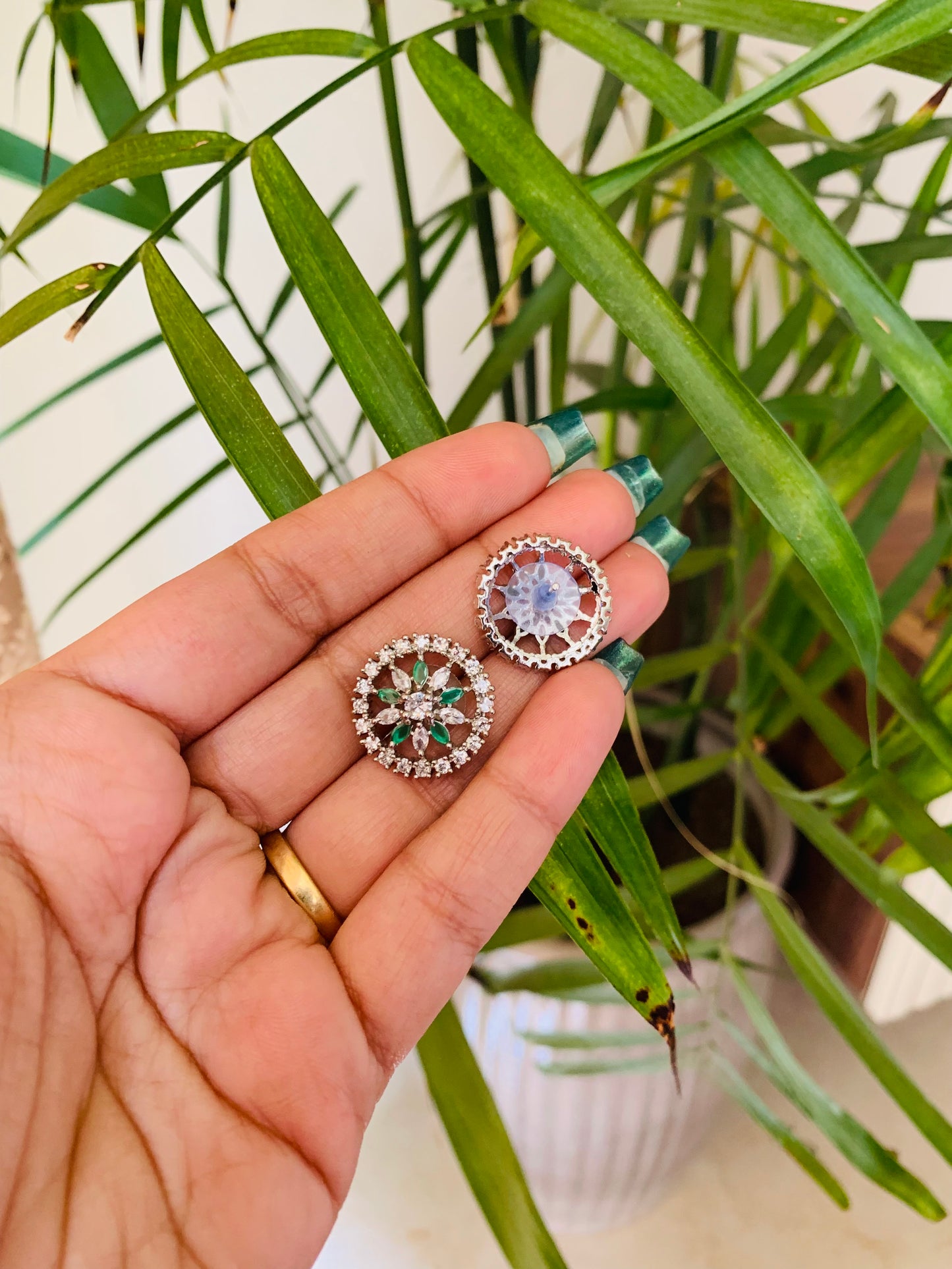 Small Flower Round AD Stud