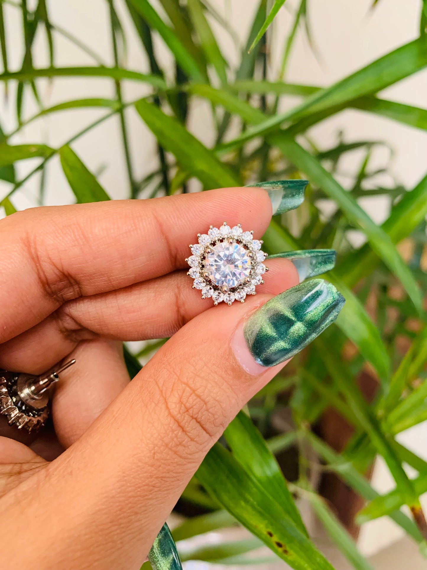 Big Solitaire Round Stud Earrings