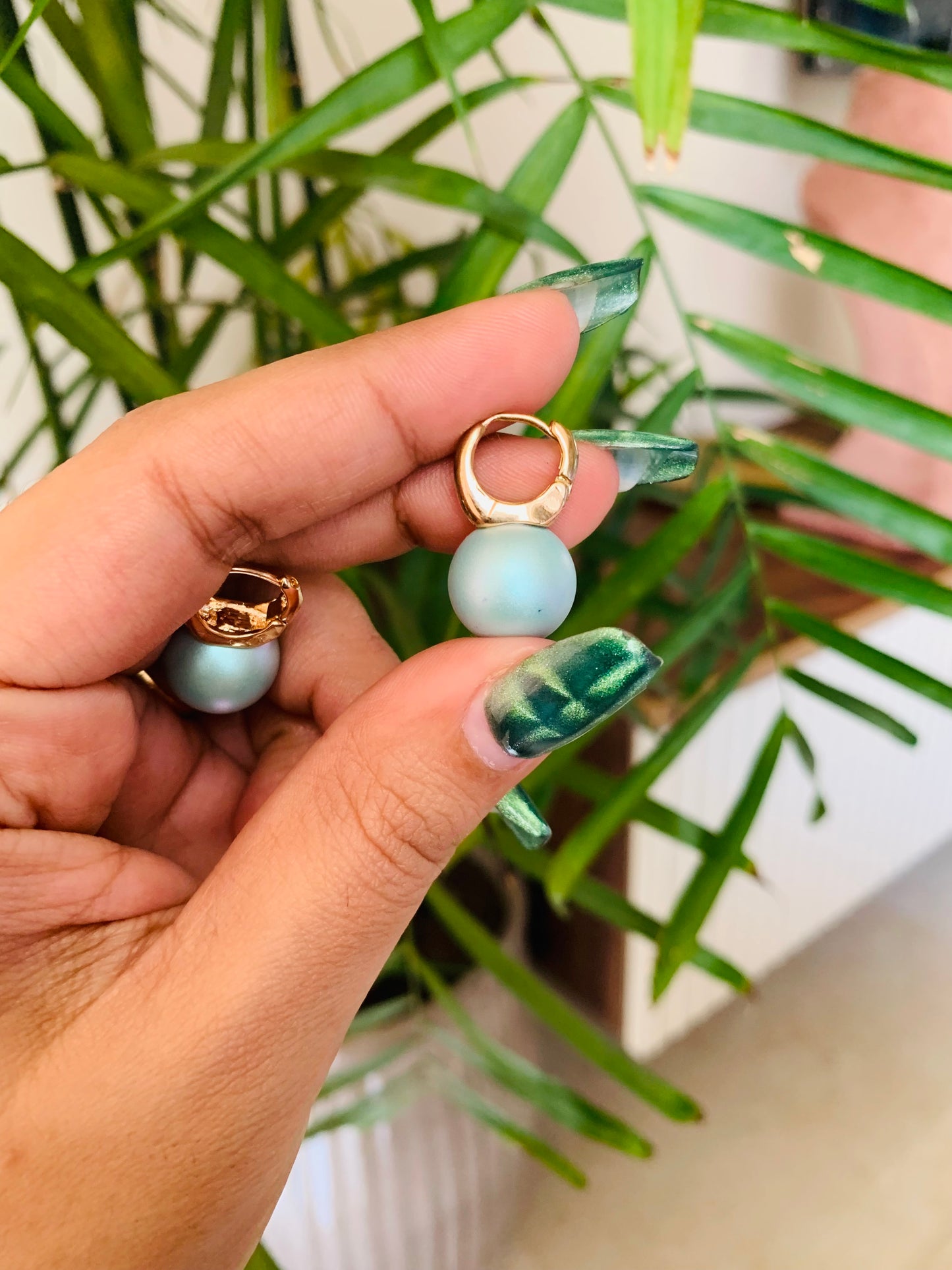 Aqua Blue Pearl Baali