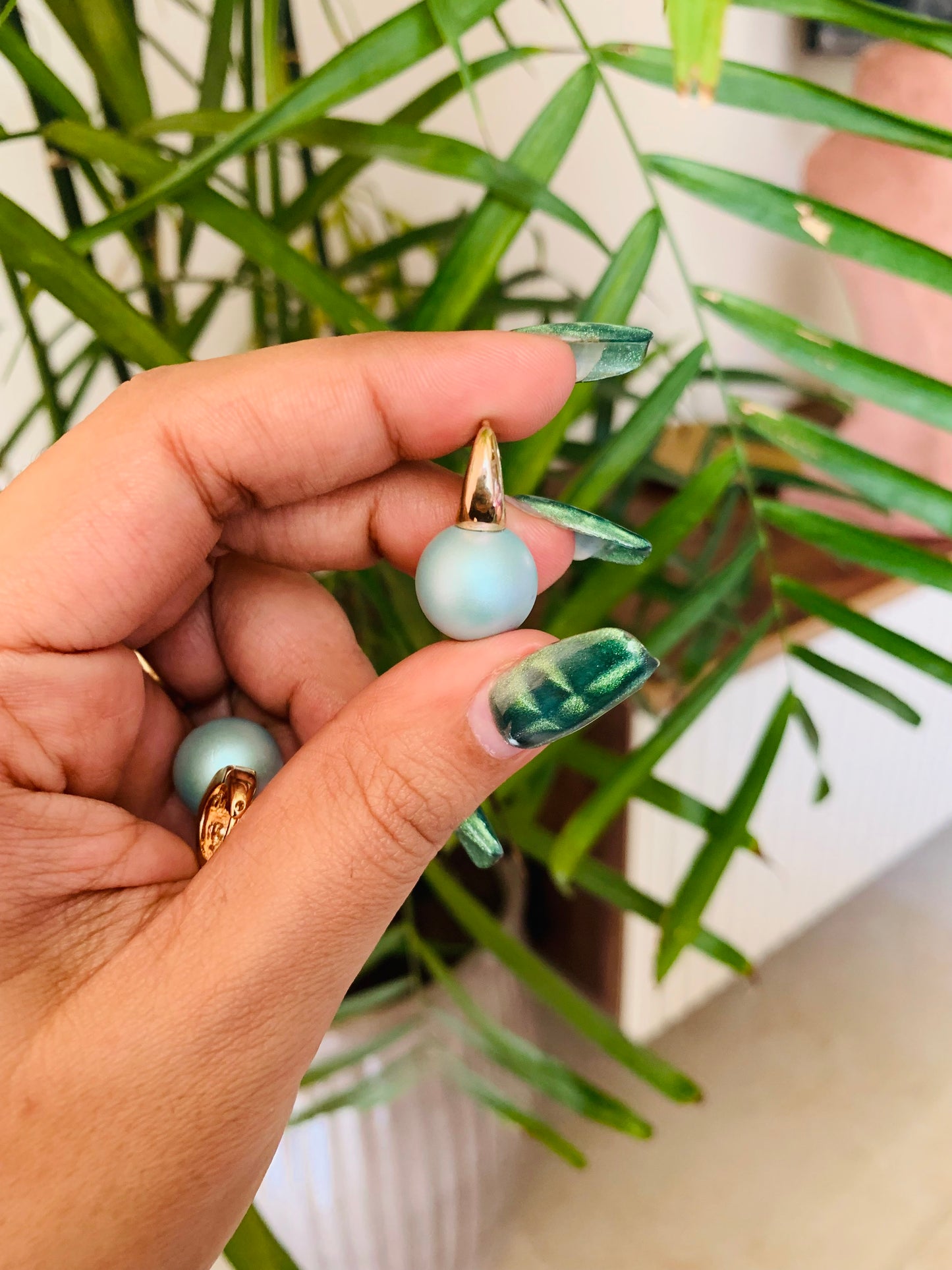 Aqua Blue Pearl Baali