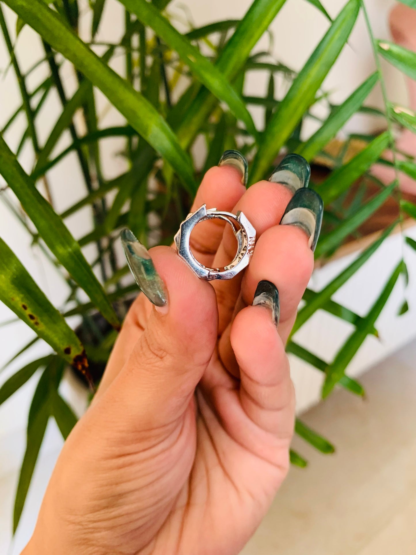 Small Americal Diamond Baali