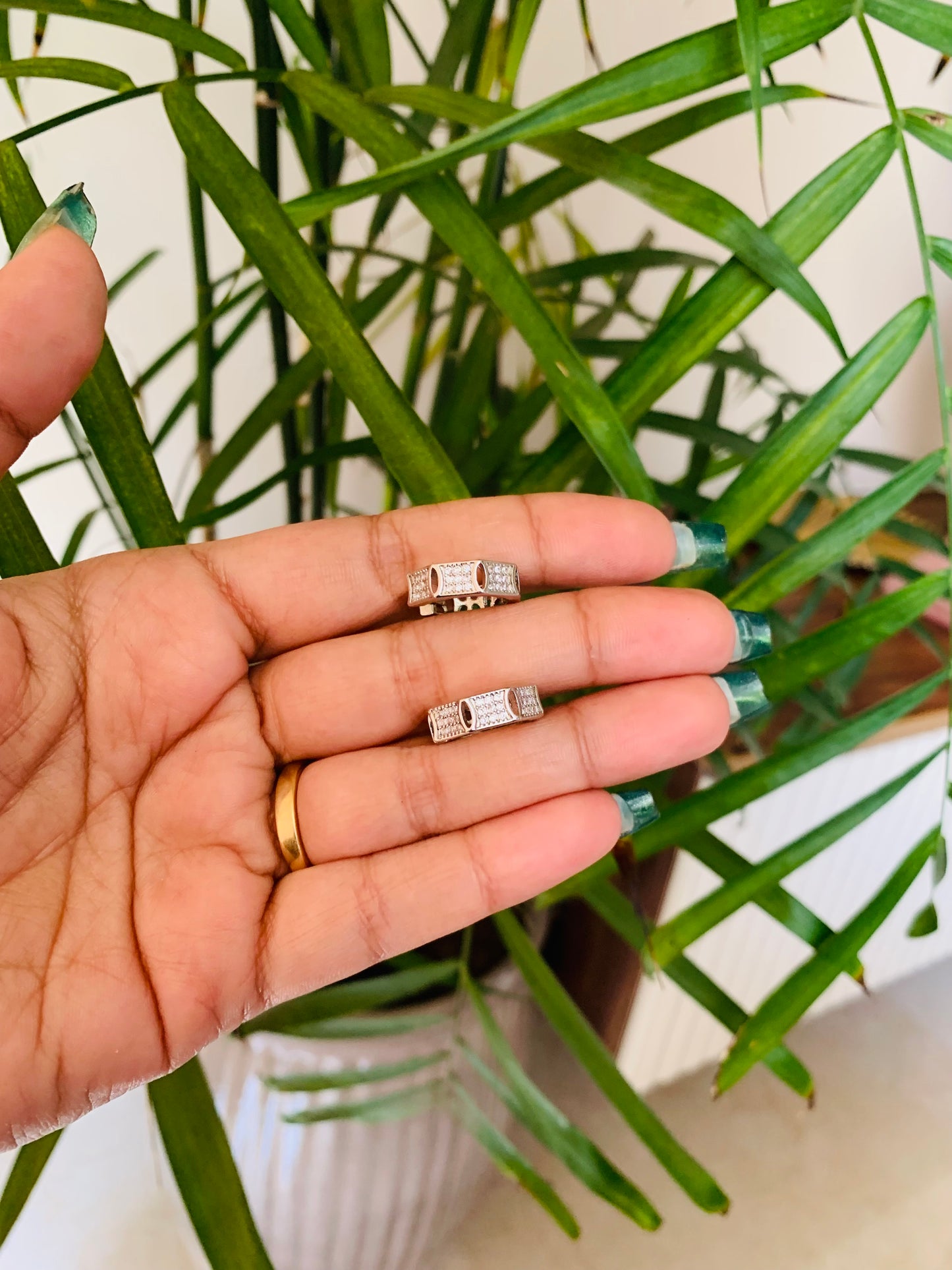Small Americal Diamond Baali