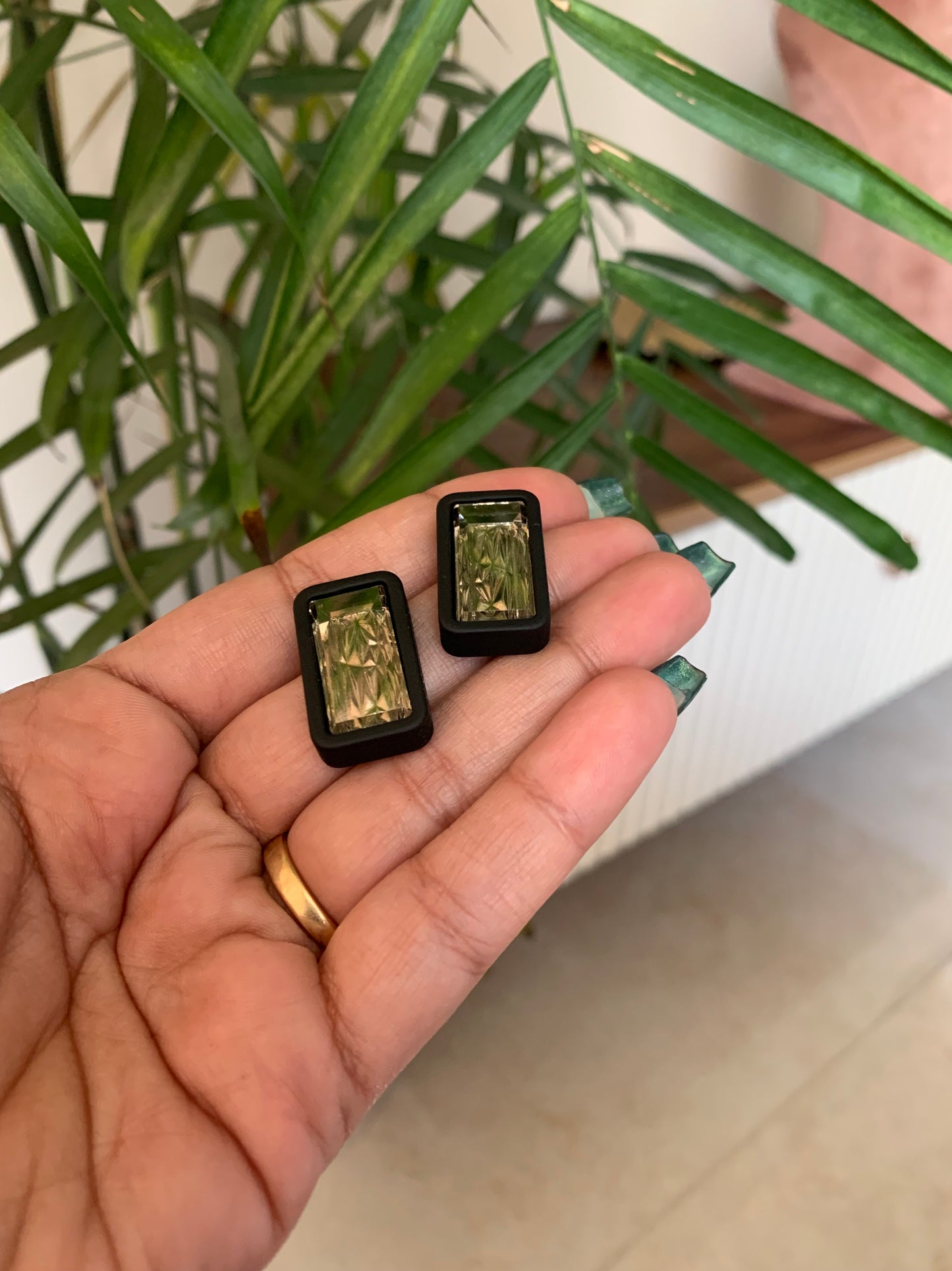Black Champaigne Rectangle Stud