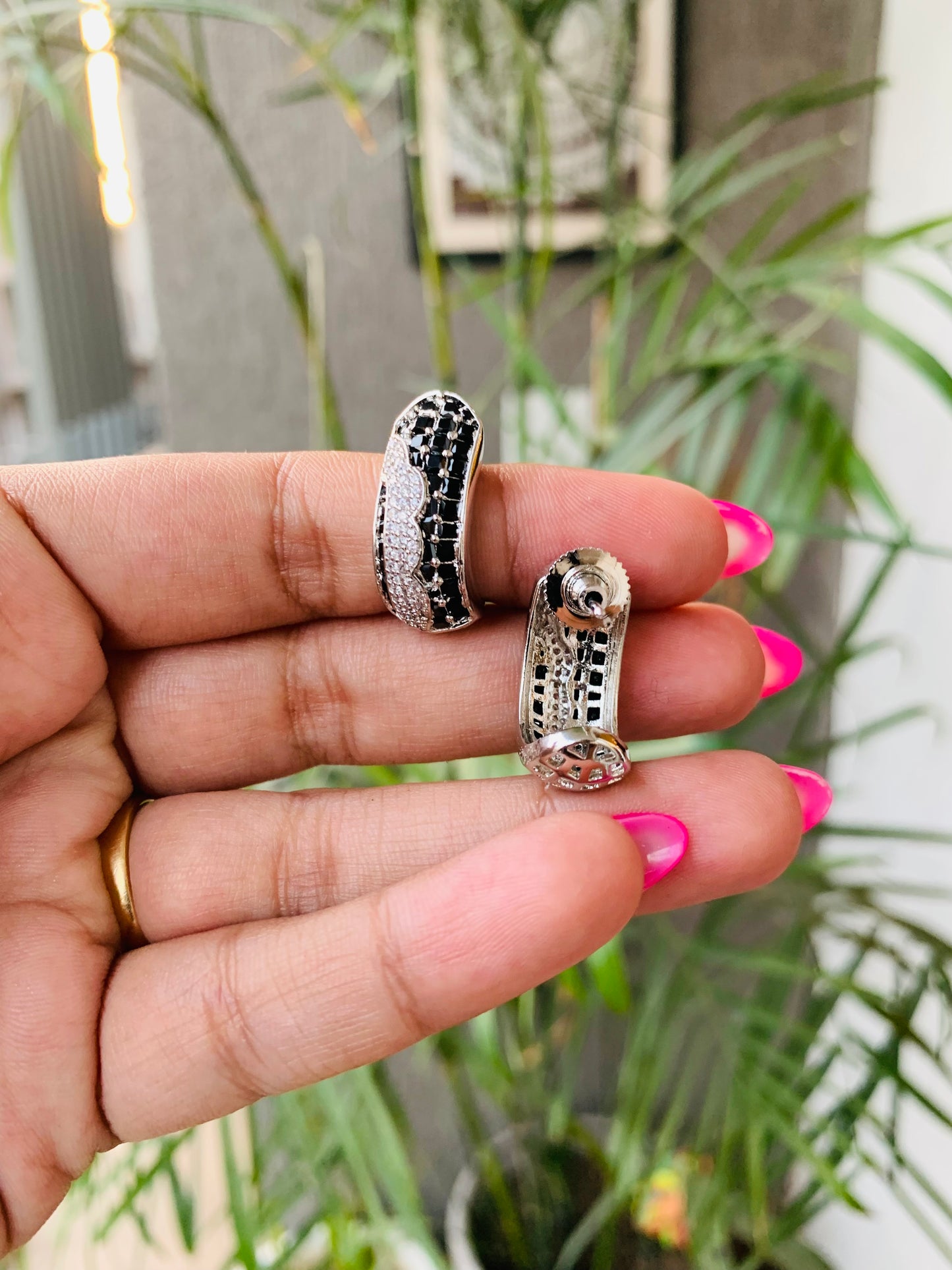 Small Black Silver Baali