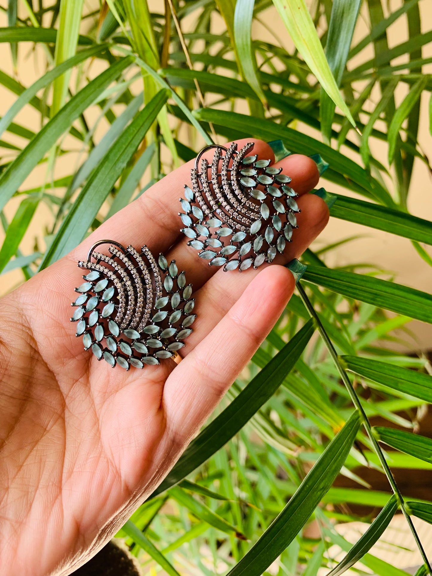 Round Studs
