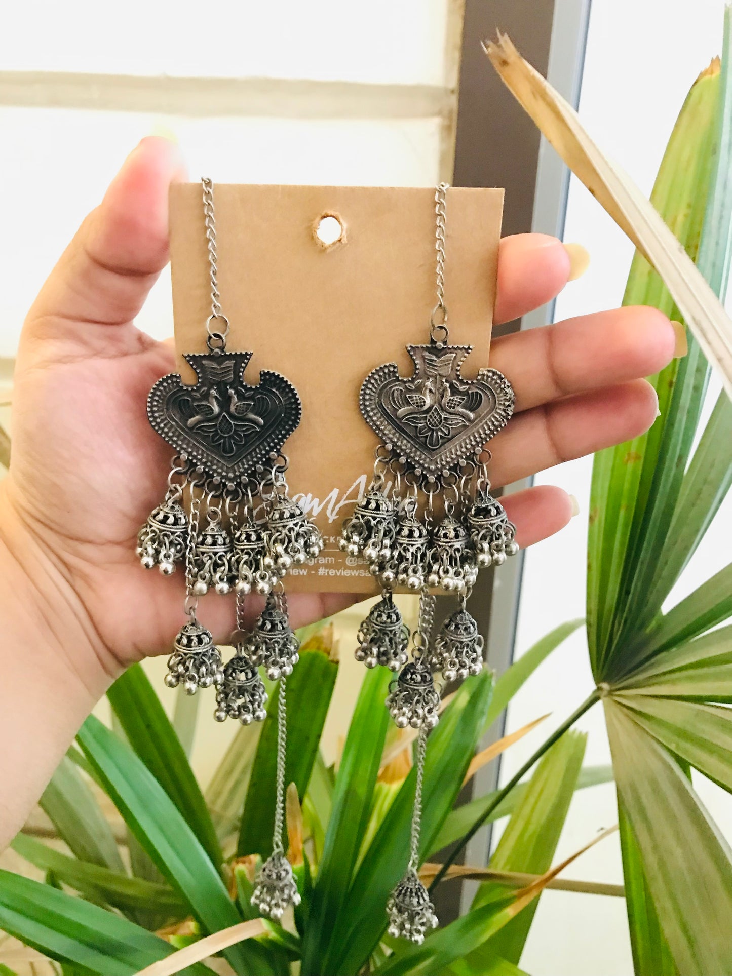 Earrings with a Kaanchain