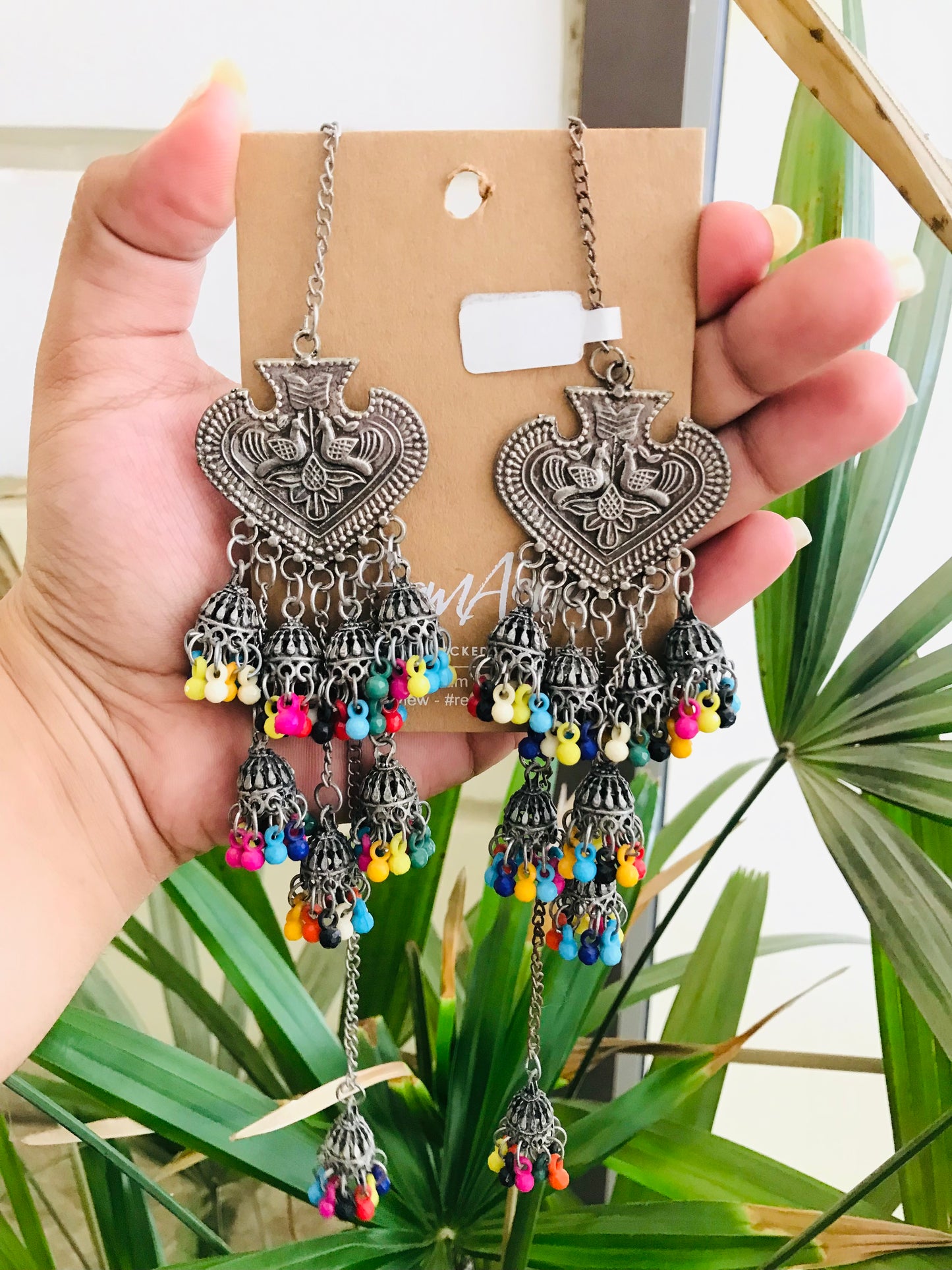 Earrings with a Kaanchain