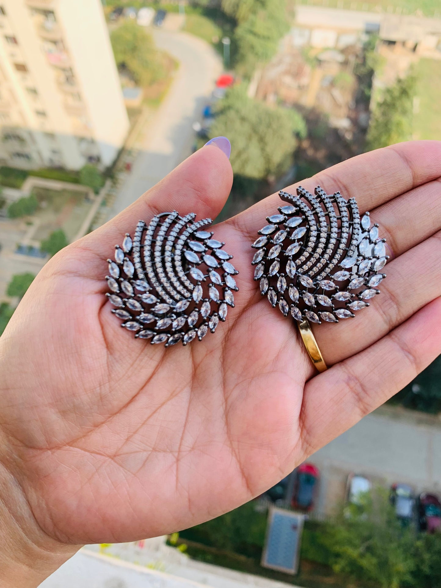 Round Studs