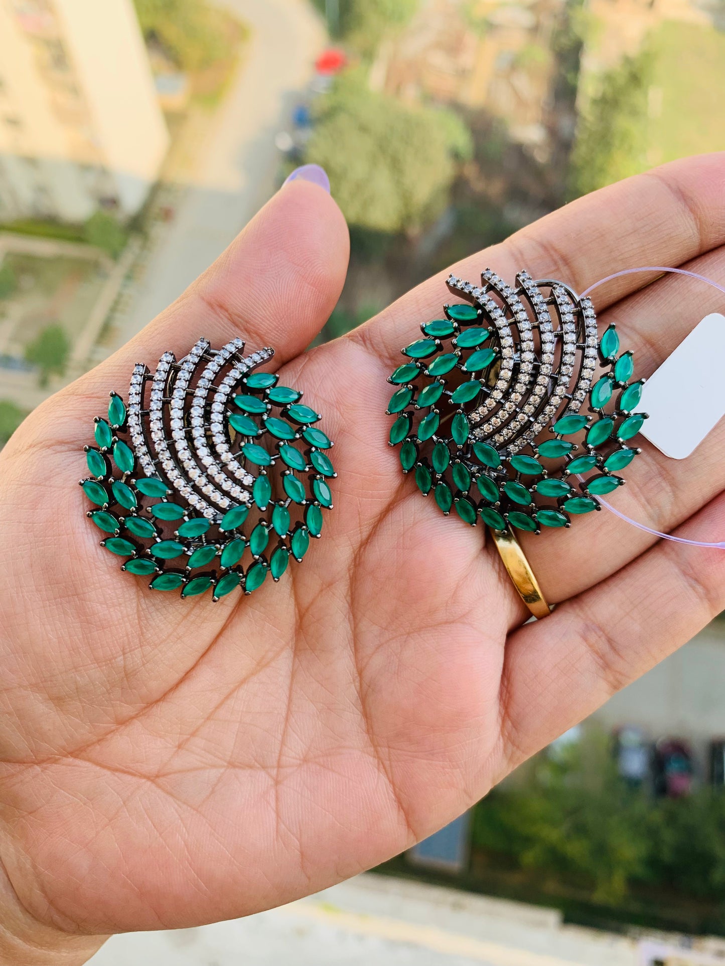 Round Studs