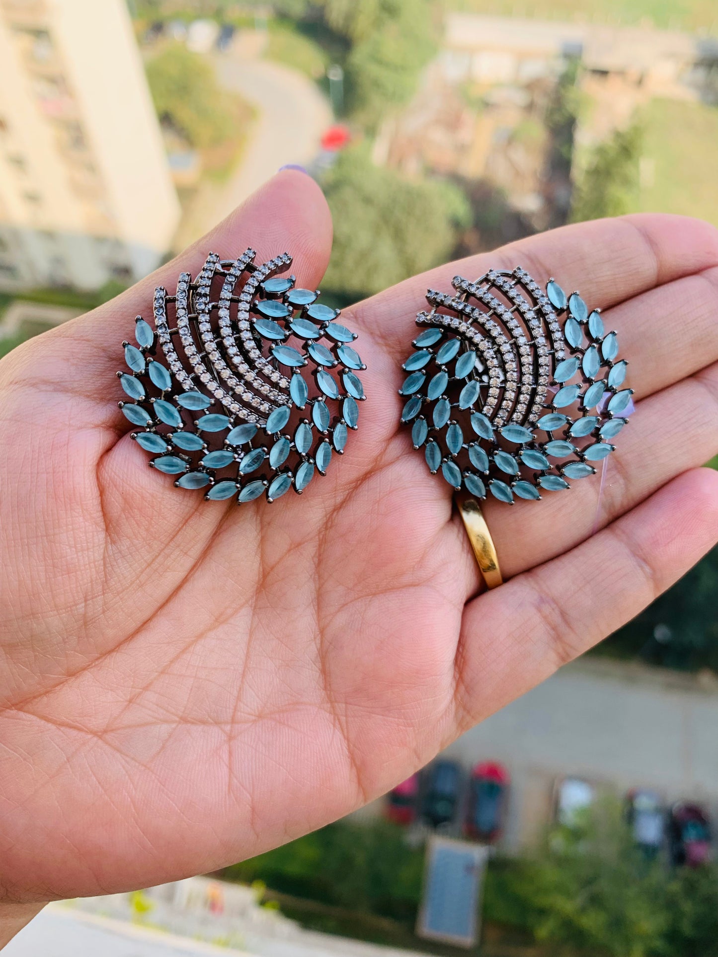 Round Studs
