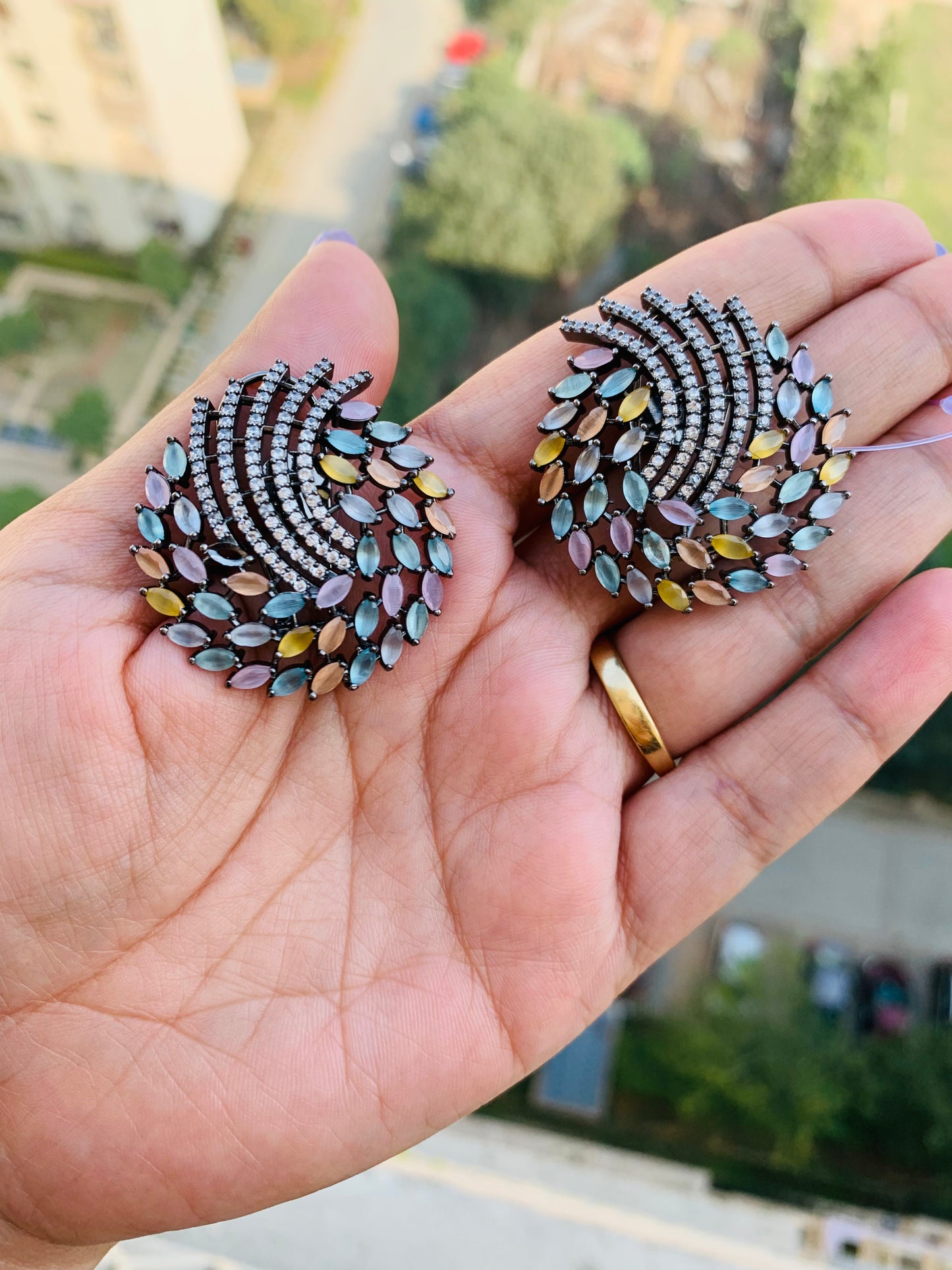 Round Studs