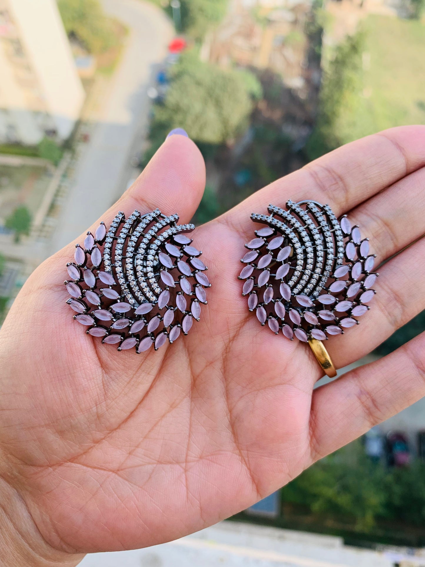 Round Studs