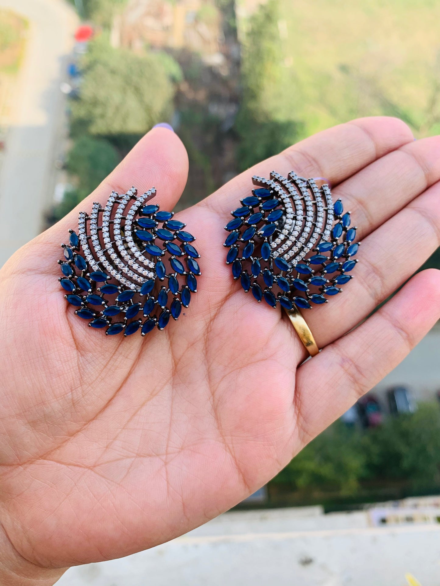 Round Studs