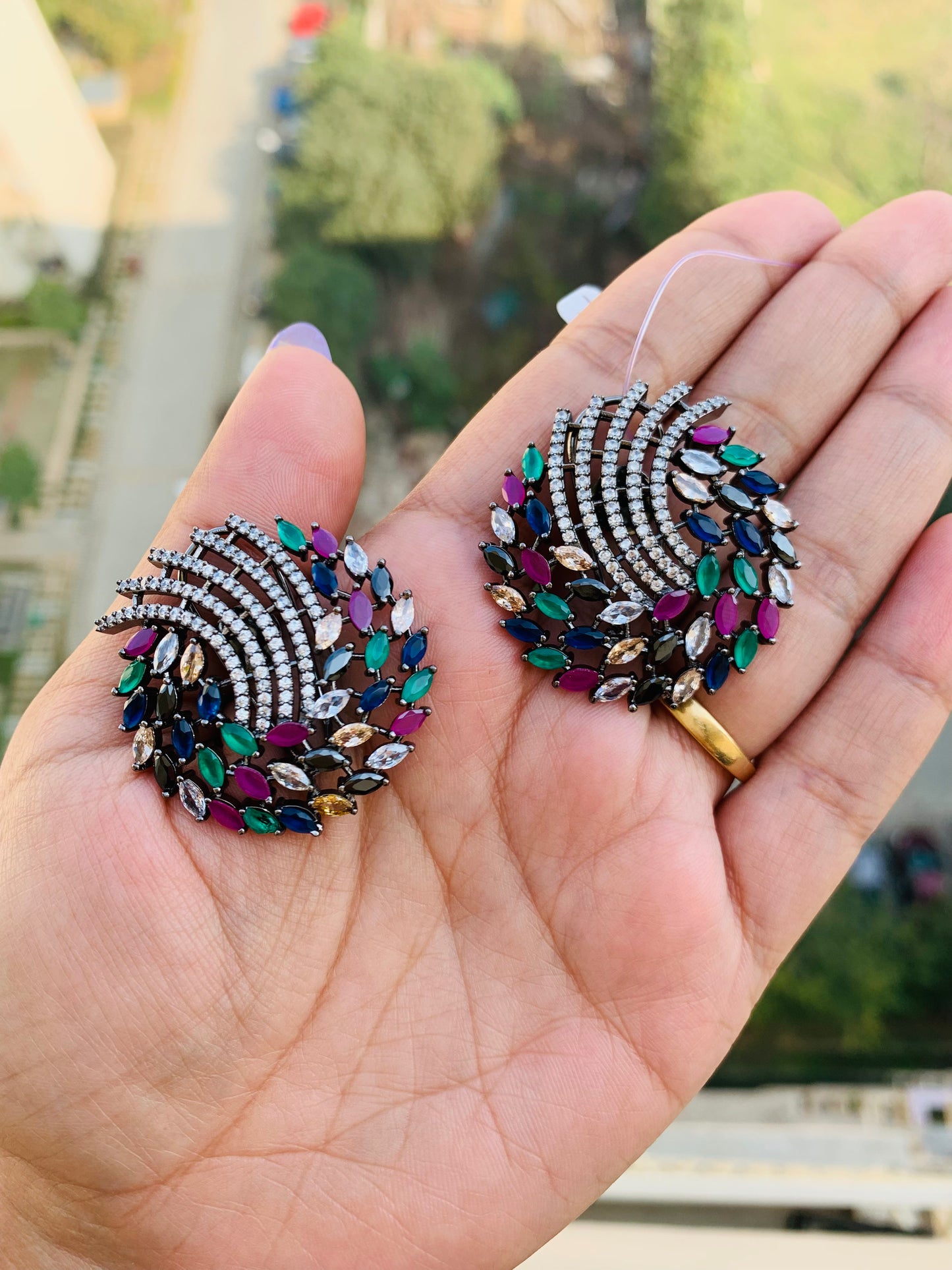 Round Studs
