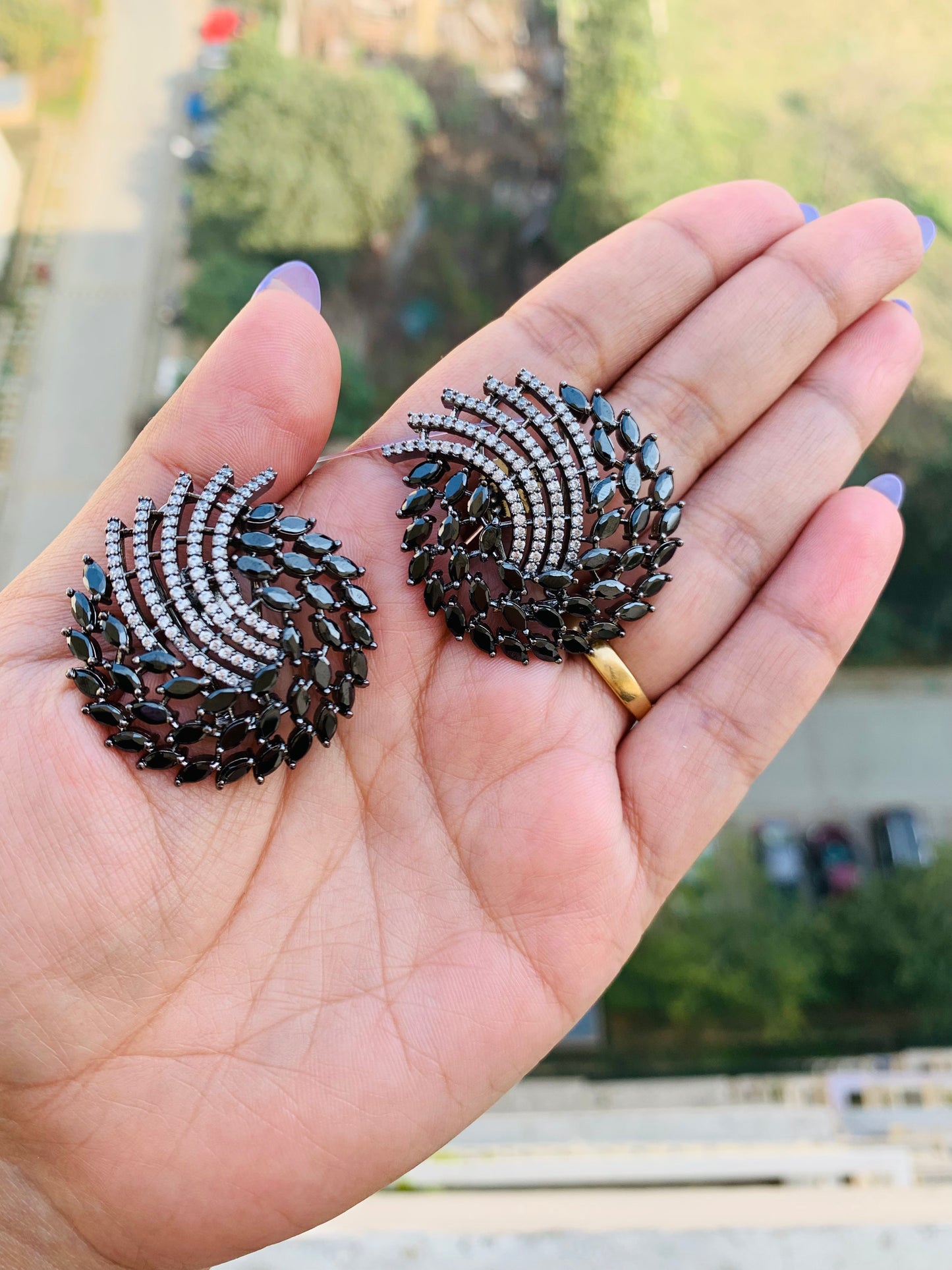 Round Studs