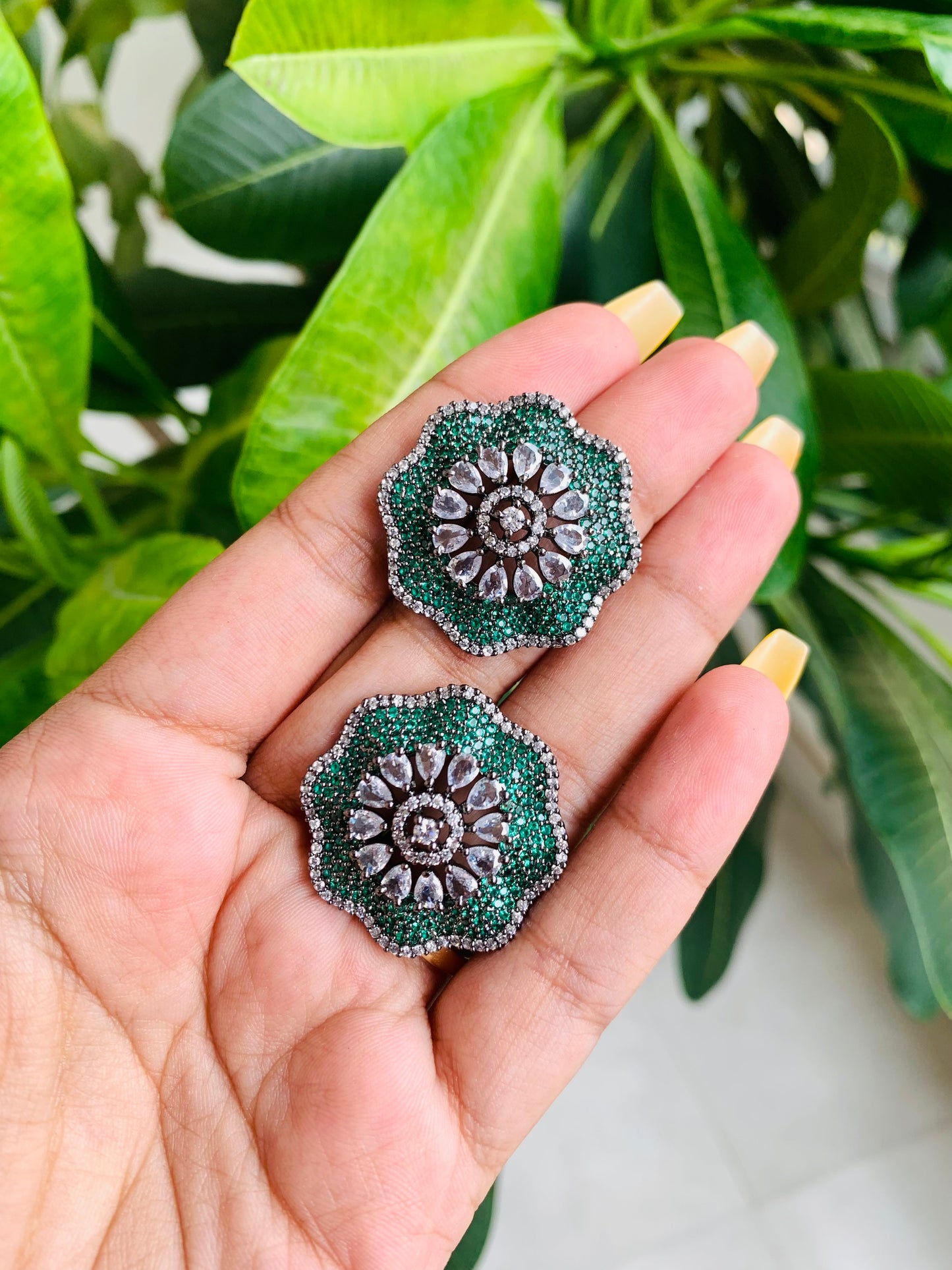 Round Edged Flower Studs