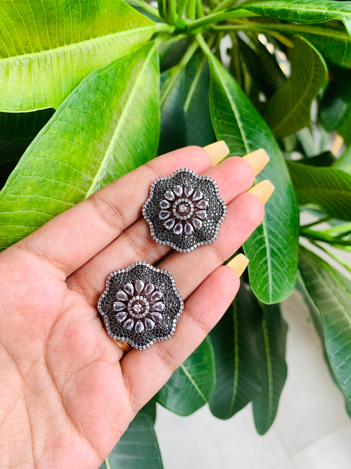 Round Edged Flower Studs