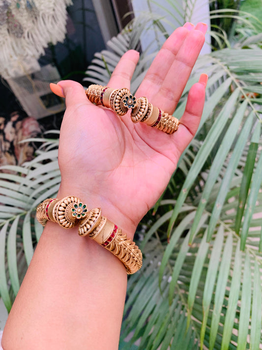 Meera Matte Gold Openable Bangles