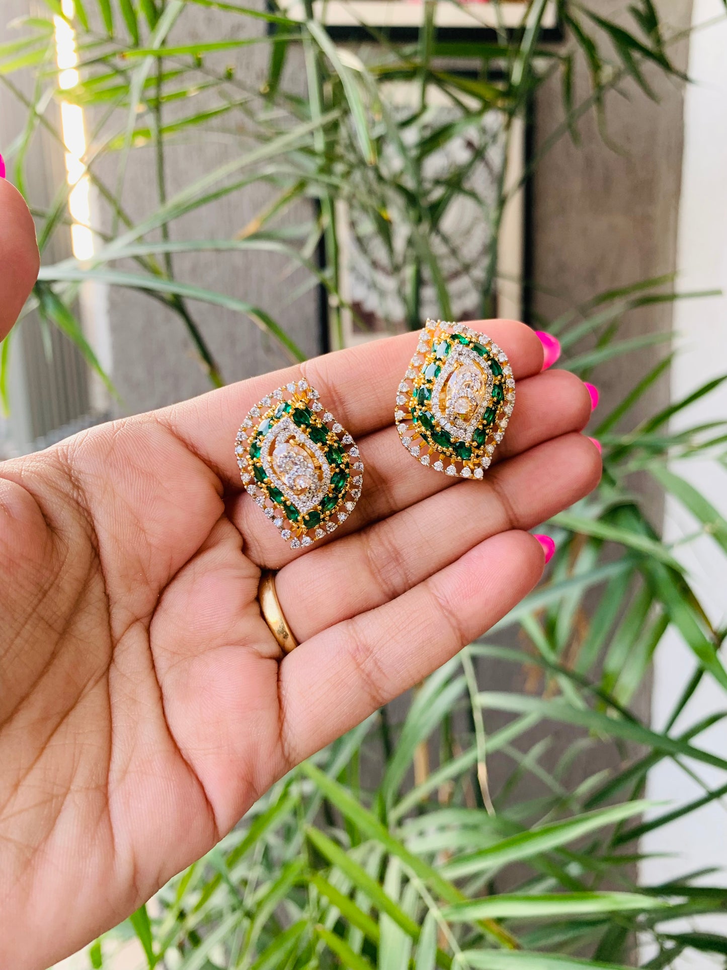 Eye Shape Stud