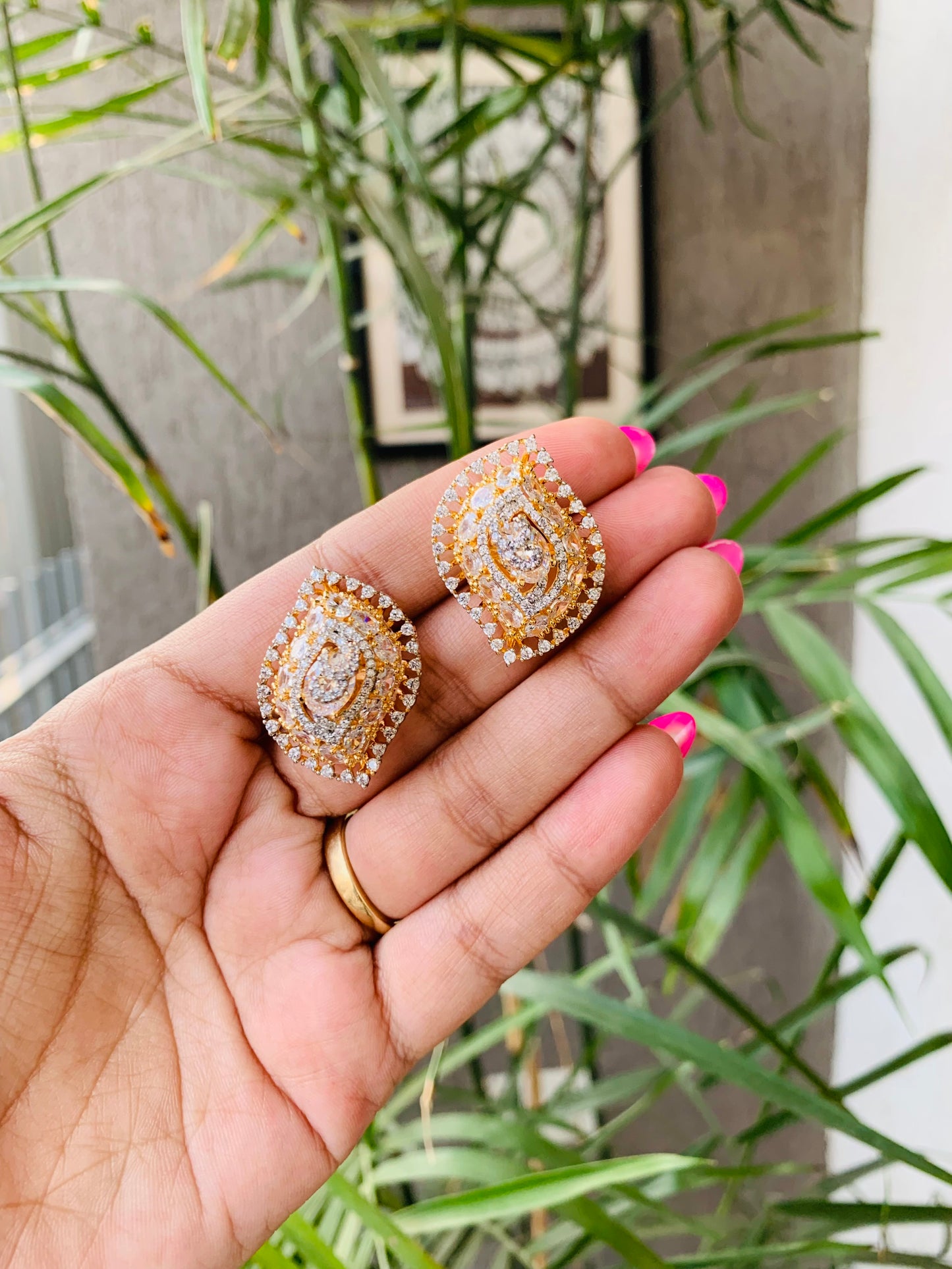 Eye Shape Stud