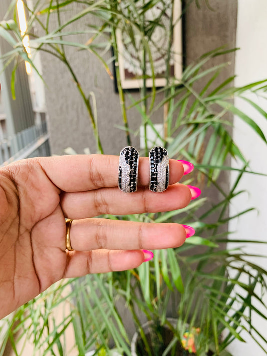 Small Black Silver Baali