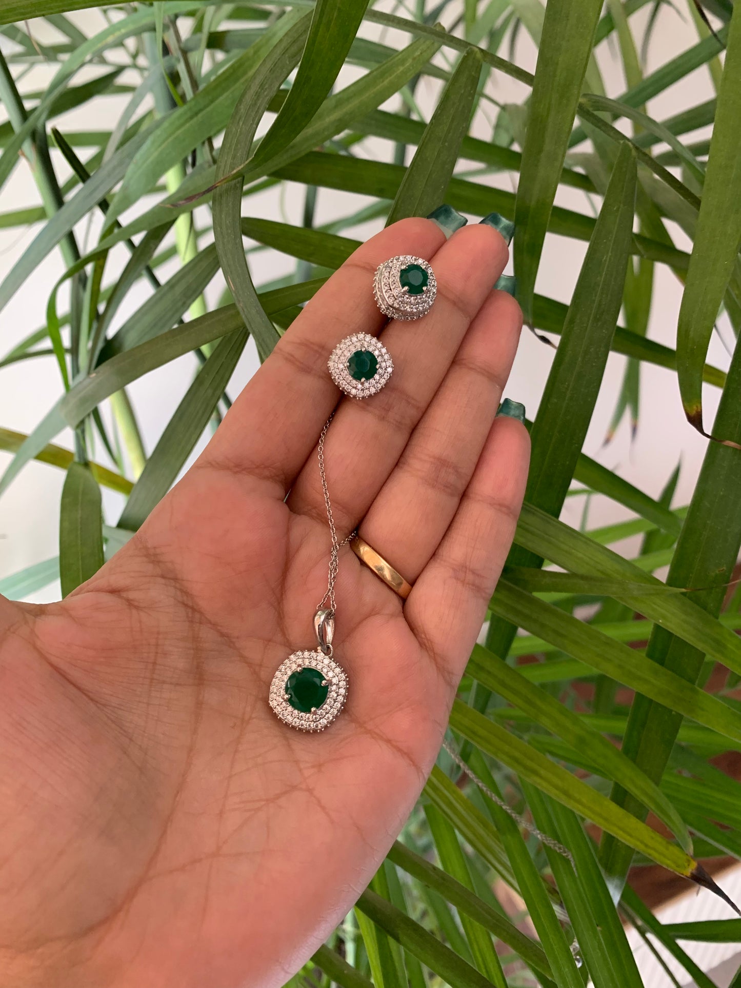Emerald Green Elegant Pendant Set