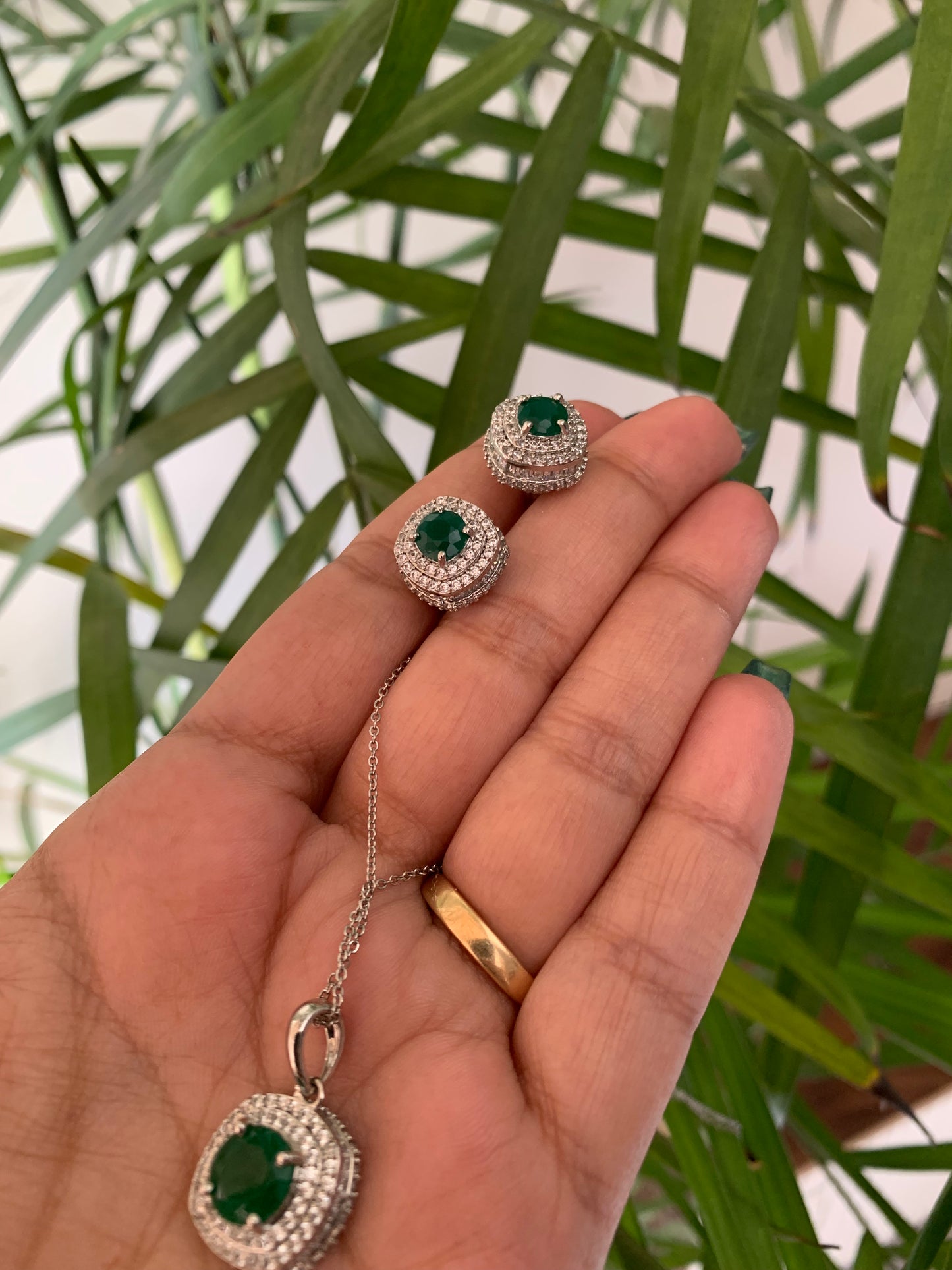 Emerald Green Elegant Pendant Set