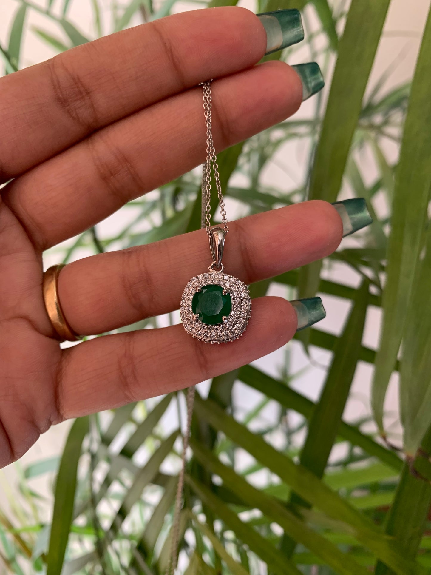 Emerald Green Elegant Pendant Set